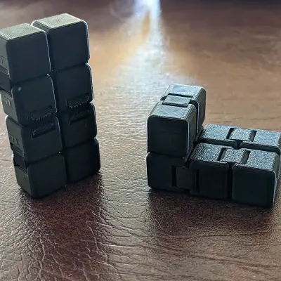 Image 2 : cube infini en abs