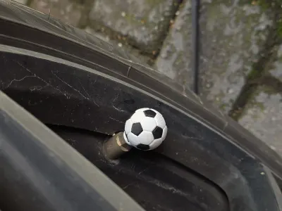 Bouchons de valve en forme de ballon de foot sur une roue (photo 1)